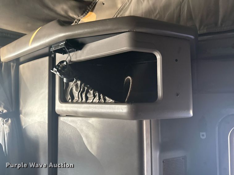 image for item EG2342 2007 Kenworth W900 semi truck