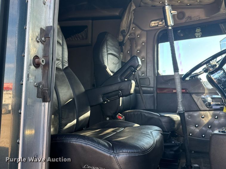 image for item EG2342 2007 Kenworth W900 semi truck