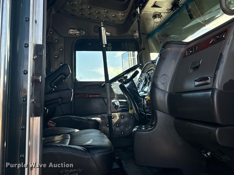 image for item EG2342 2007 Kenworth W900 semi truck