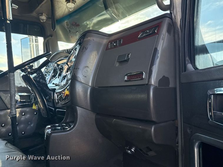 image for item EG2342 2007 Kenworth W900 semi truck