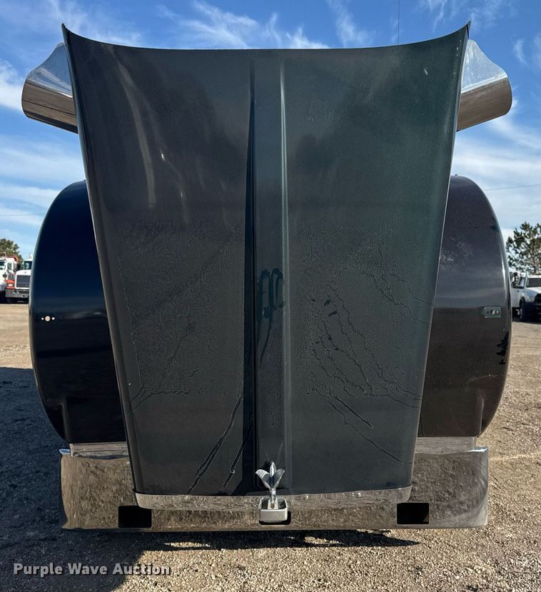 image for item EG2342 2007 Kenworth W900 semi truck