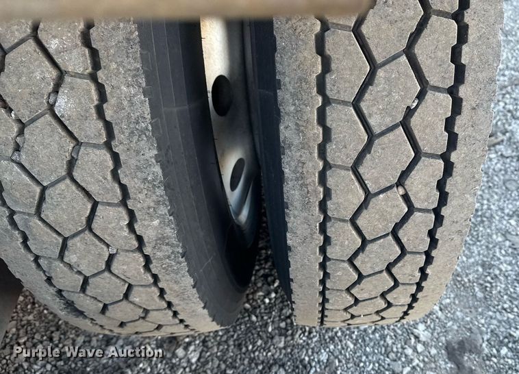 image for item EG2342 2007 Kenworth W900 semi truck