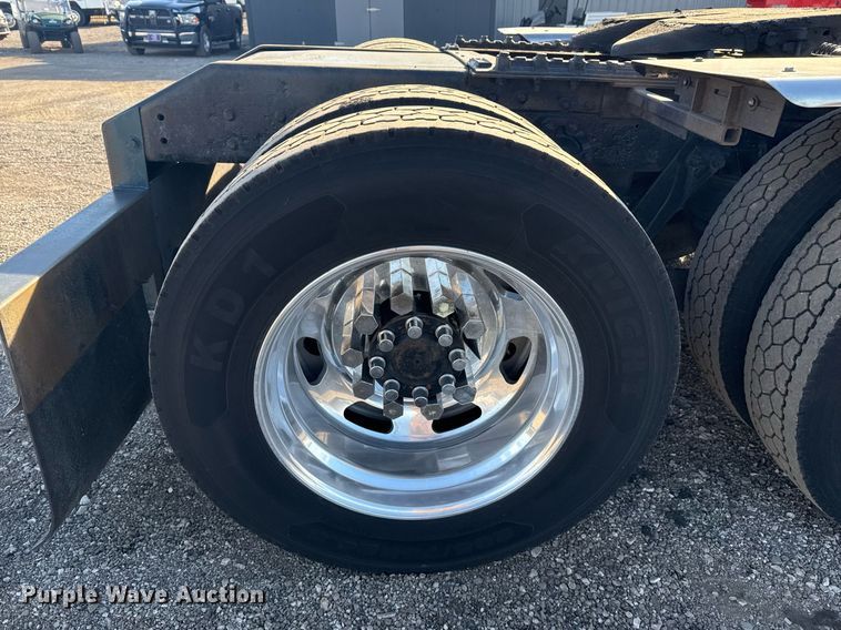 image for item EG2342 2007 Kenworth W900 semi truck