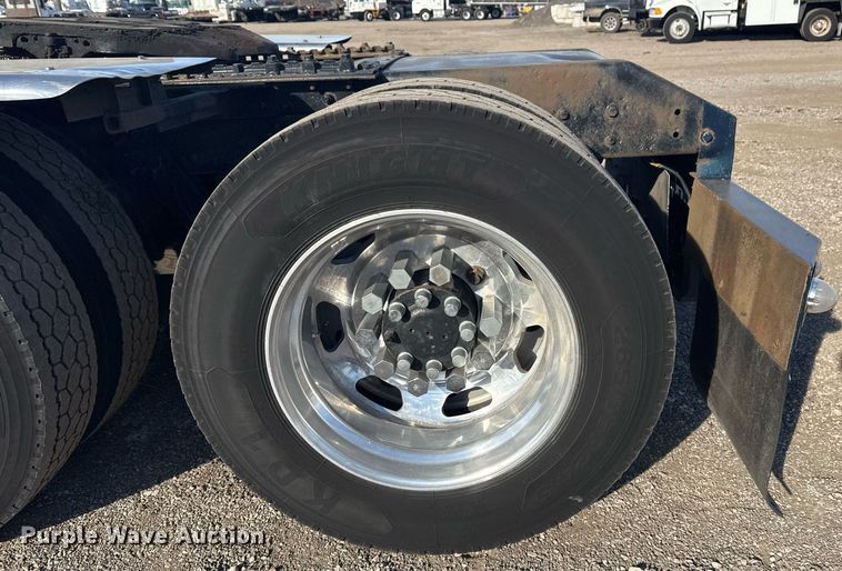 image for item EG2342 2007 Kenworth W900 semi truck