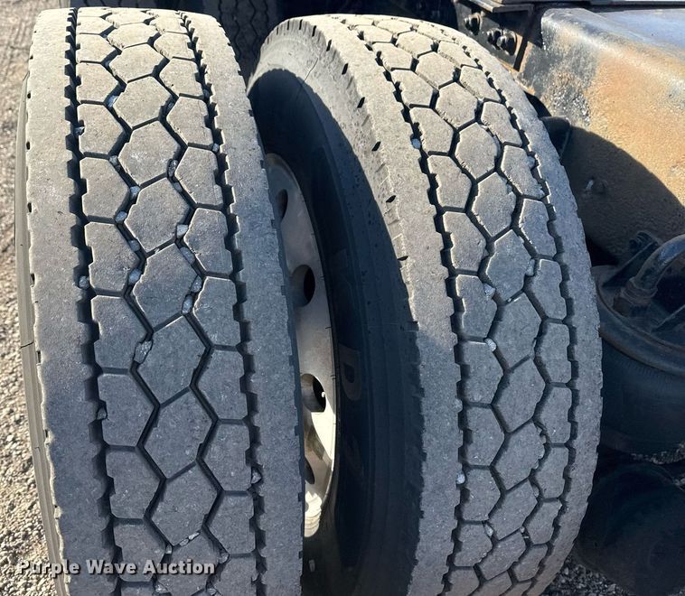 image for item EG2342 2007 Kenworth W900 semi truck