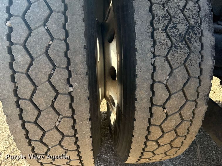 image for item EG2342 2007 Kenworth W900 semi truck