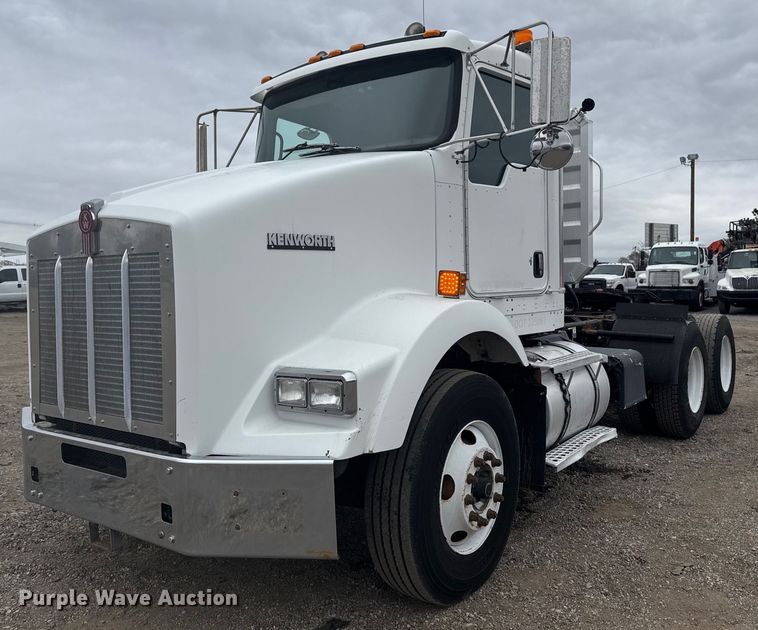 image for item EG2371 2006 Kenworth semi truck
