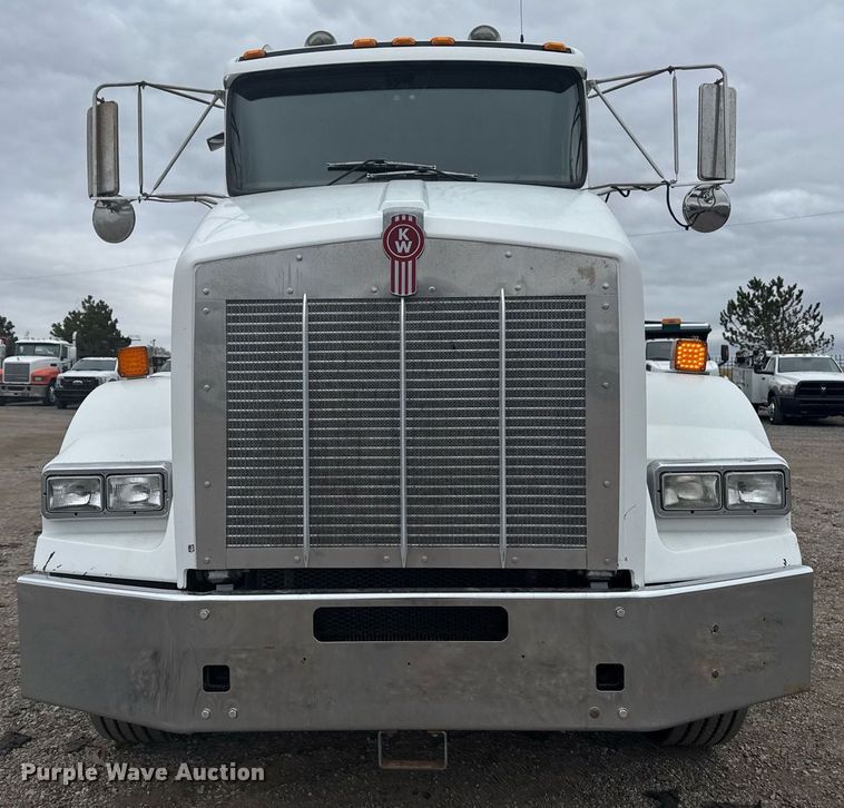 image for item EG2371 2006 Kenworth semi truck