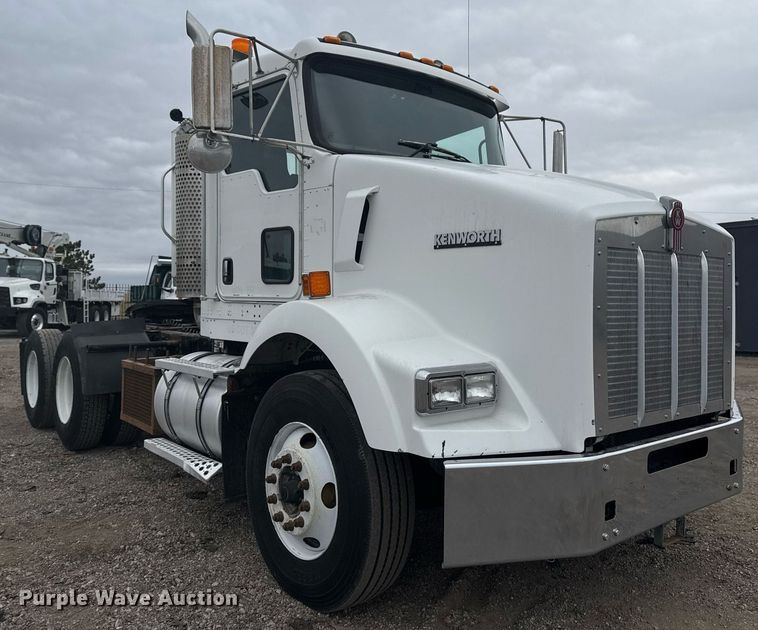 image for item EG2371 2006 Kenworth semi truck