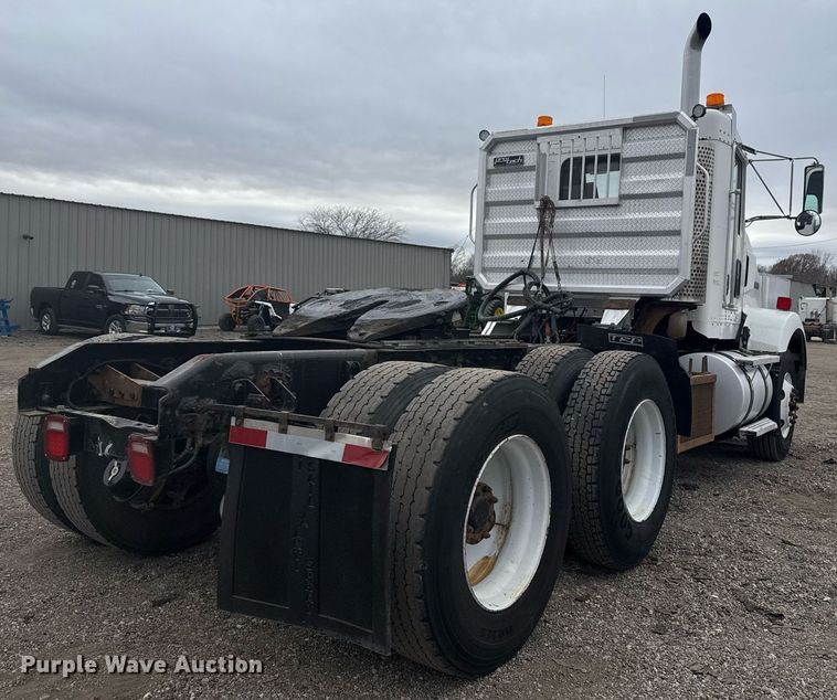 image for item EG2371 2006 Kenworth semi truck