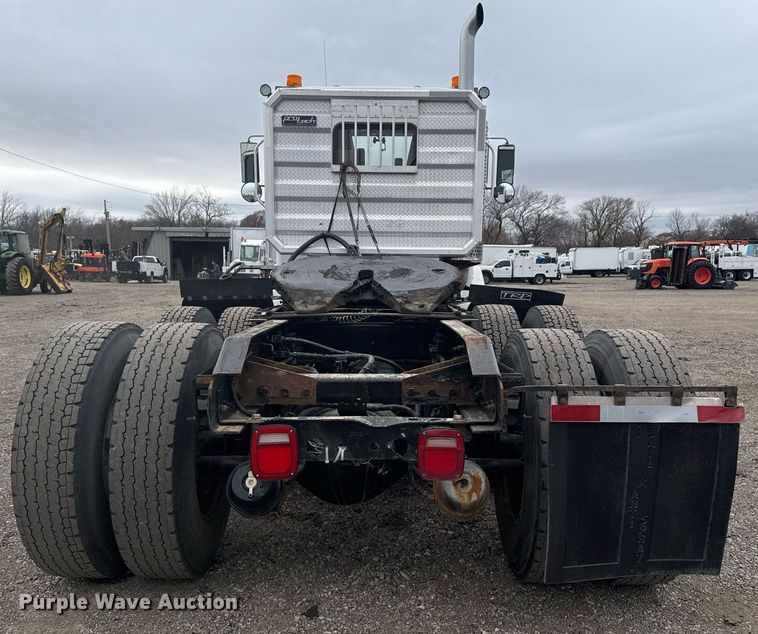 image for item EG2371 2006 Kenworth semi truck