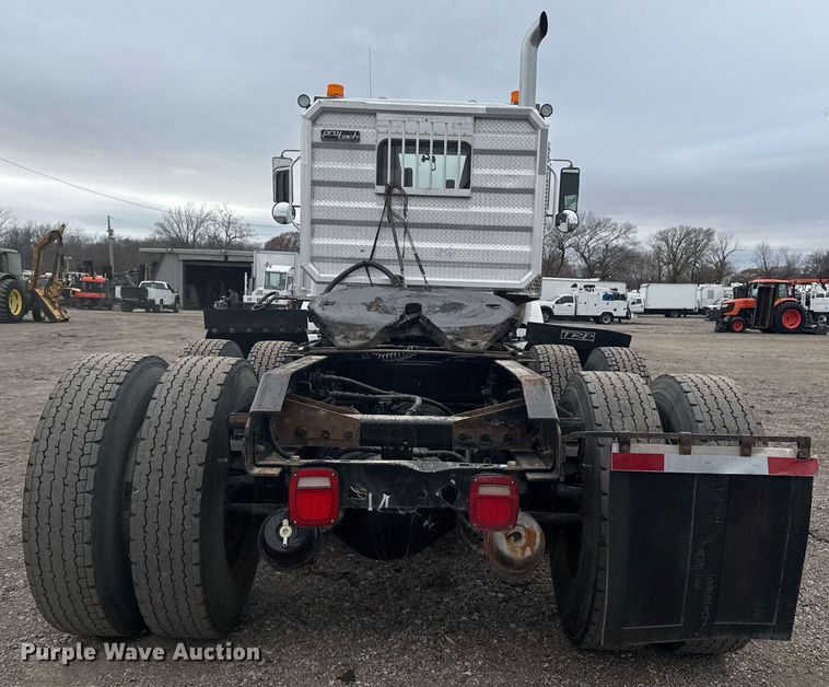 image for item EG2371 2006 Kenworth semi truck