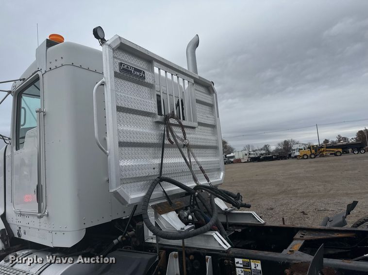 image for item EG2371 2006 Kenworth semi truck