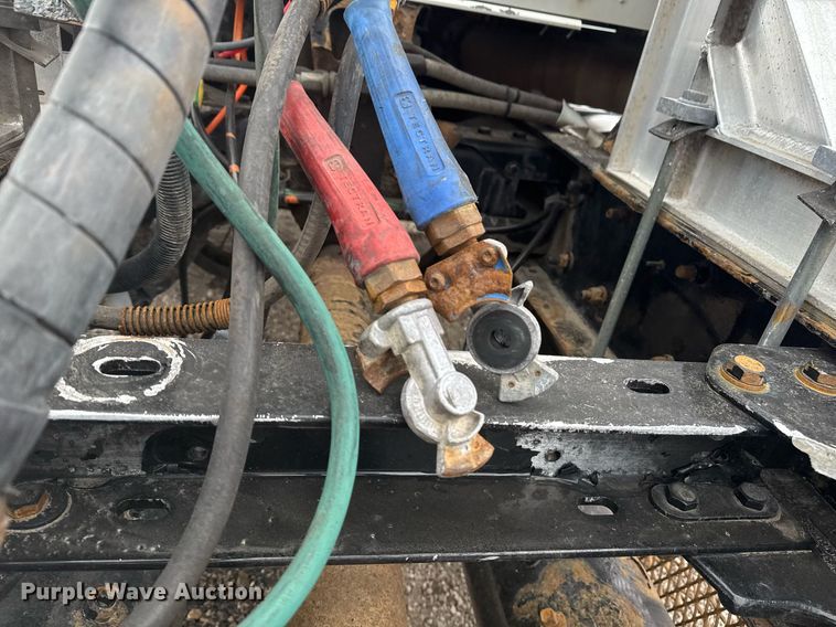 image for item EG2371 2006 Kenworth semi truck