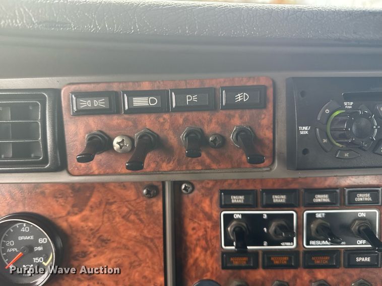 image for item EG2371 2006 Kenworth semi truck