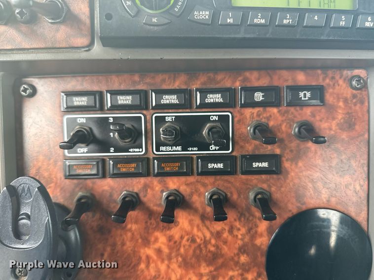 image for item EG2371 2006 Kenworth semi truck