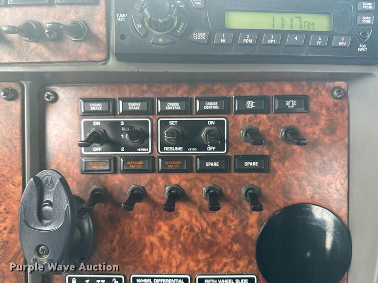 image for item EG2371 2006 Kenworth semi truck