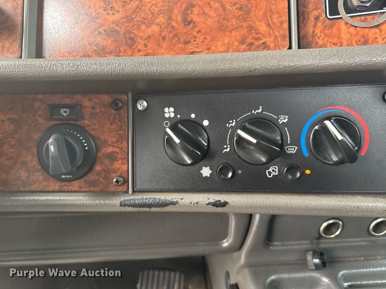 image for item EG2371 2006 Kenworth semi truck