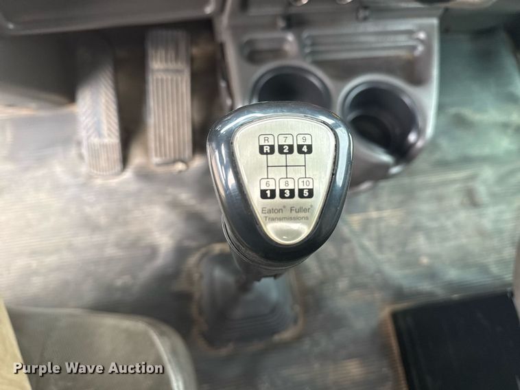 image for item EG2371 2006 Kenworth semi truck