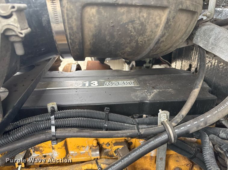 image for item EG2371 2006 Kenworth semi truck