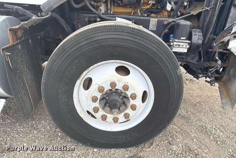 image for item EG2371 2006 Kenworth semi truck