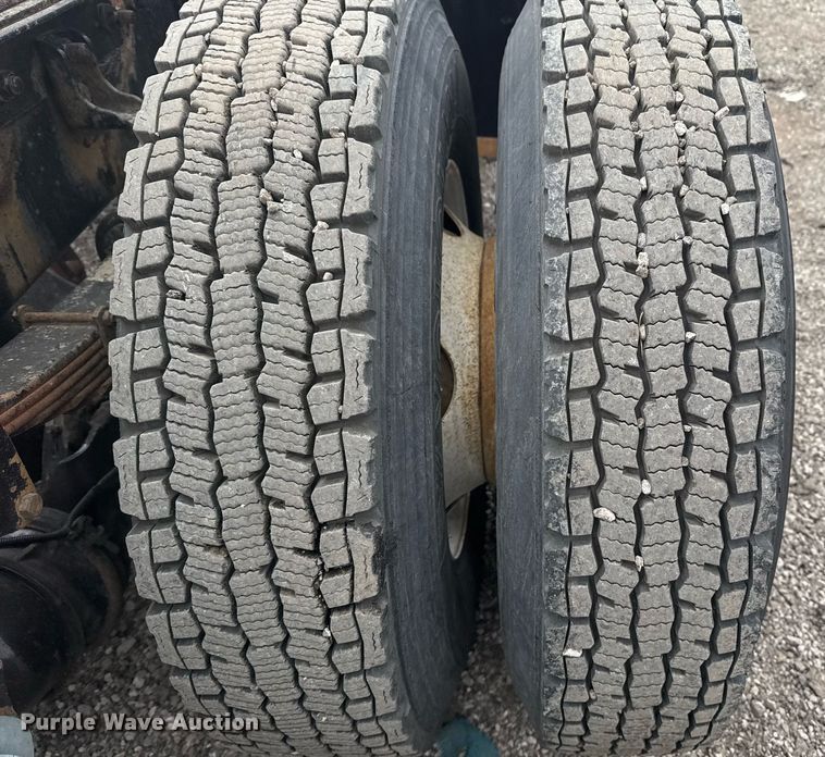 image for item EG2371 2006 Kenworth semi truck