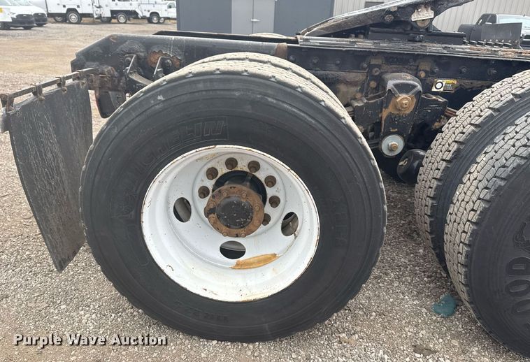 image for item EG2371 2006 Kenworth semi truck