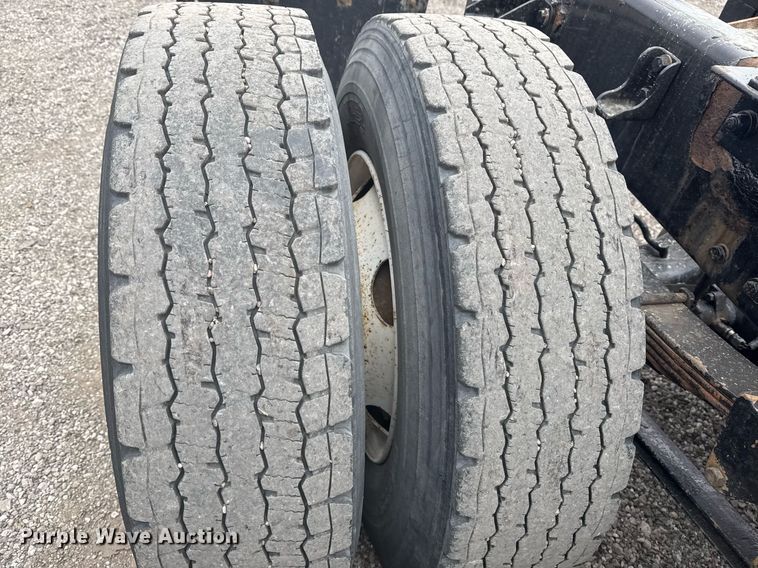 image for item EG2371 2006 Kenworth semi truck