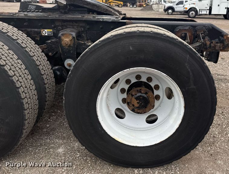 image for item EG2371 2006 Kenworth semi truck