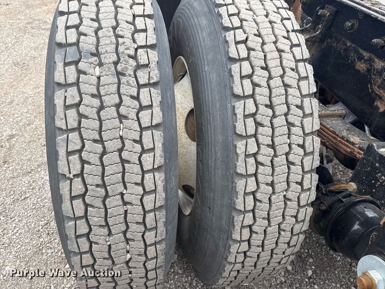 image for item EG2371 2006 Kenworth semi truck