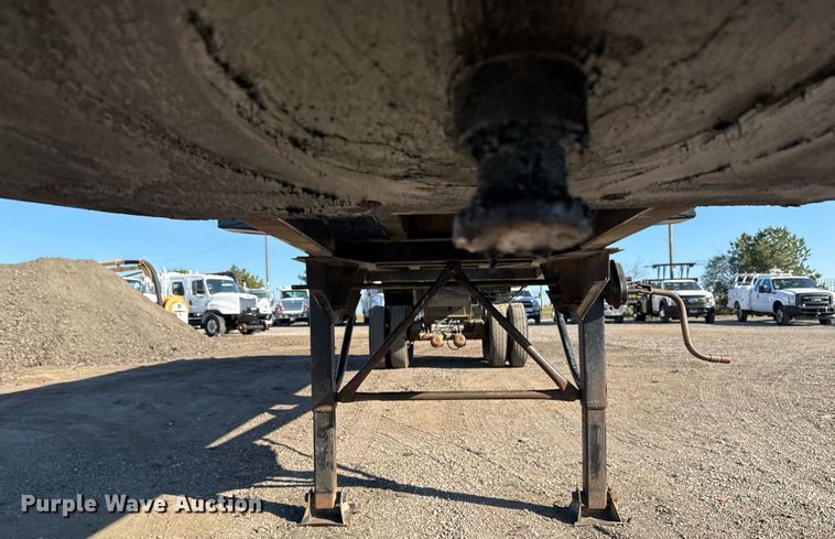 image for item EG2407 1999 Clement Industries end dump trailer