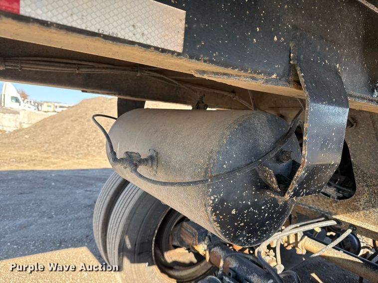 image for item EG2407 1999 Clement Industries end dump trailer