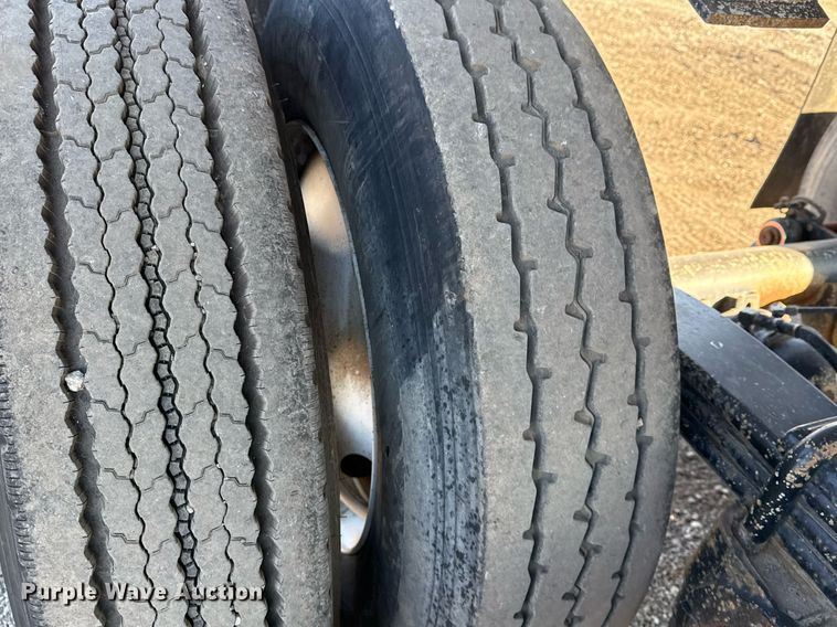 image for item EG2407 1999 Clement Industries end dump trailer