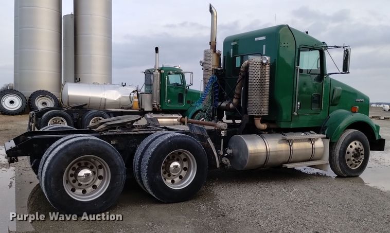 image for item EH0074 2013 Kenworth T800 semi truck