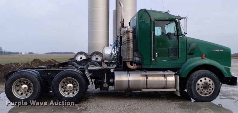 image for item EH0074 2013 Kenworth T800 semi truck