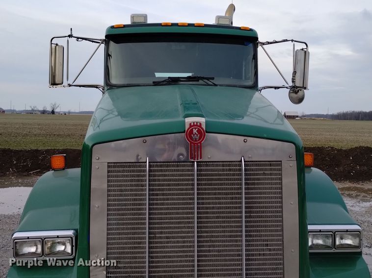 image for item EH0074 2013 Kenworth T800 semi truck