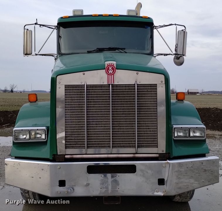 image for item EH0074 2013 Kenworth T800 semi truck