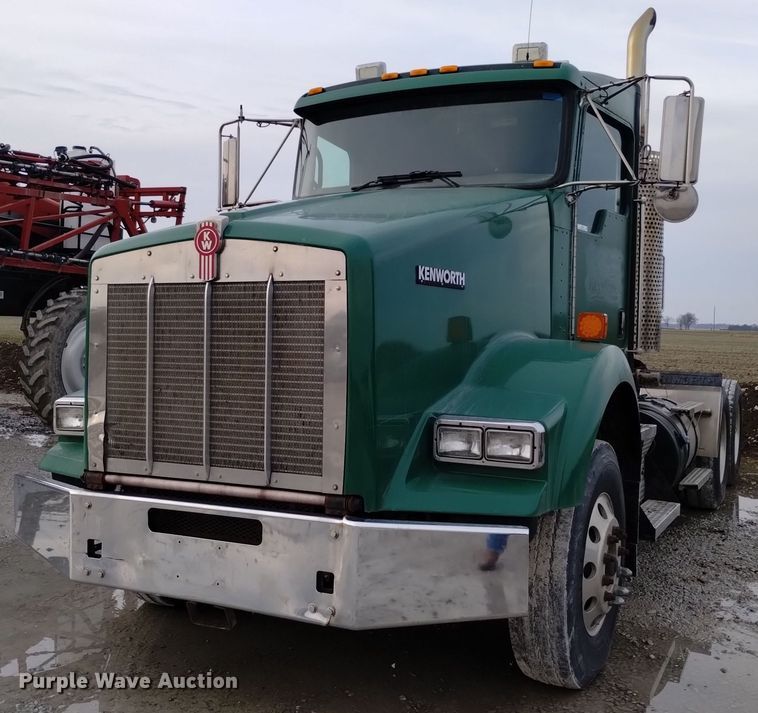 image for item EH0074 2013 Kenworth T800 semi truck