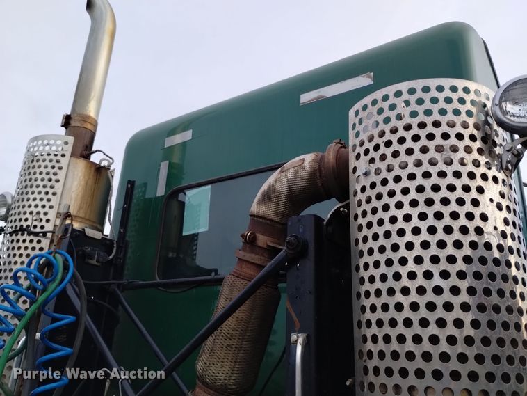 image for item EH0074 2013 Kenworth T800 semi truck