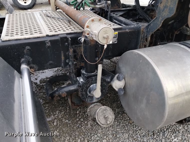 image for item EH0074 2013 Kenworth T800 semi truck