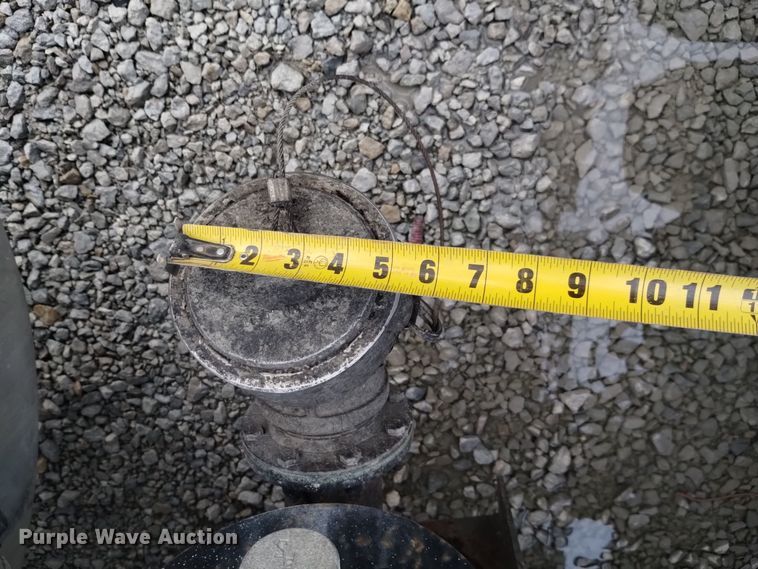 image for item EH0074 2013 Kenworth T800 semi truck