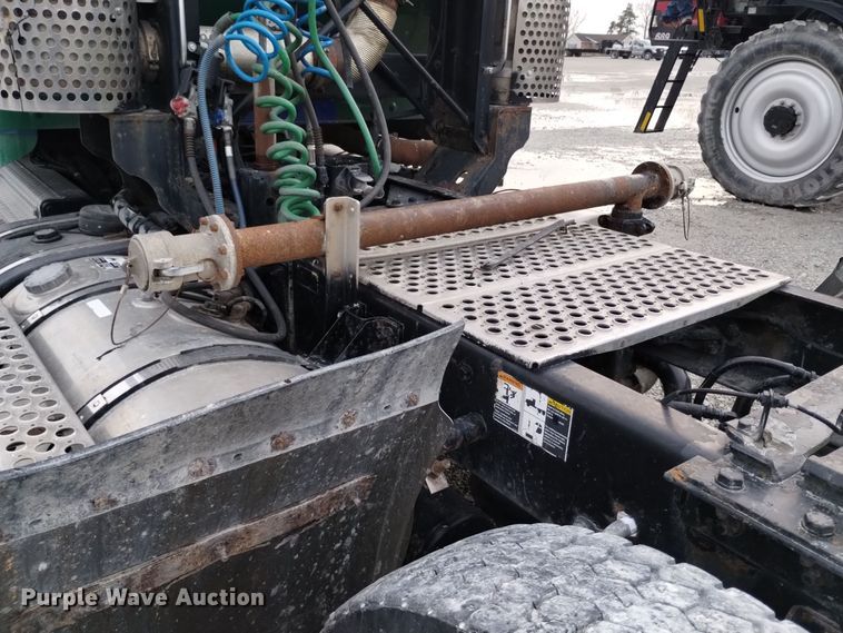 image for item EH0074 2013 Kenworth T800 semi truck