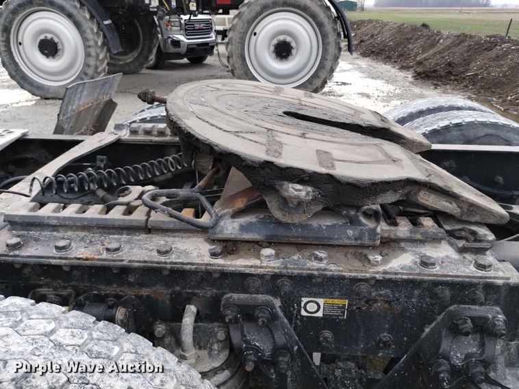 image for item EH0074 2013 Kenworth T800 semi truck