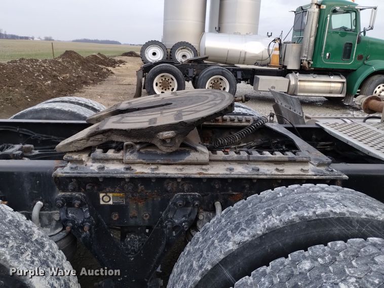 image for item EH0074 2013 Kenworth T800 semi truck