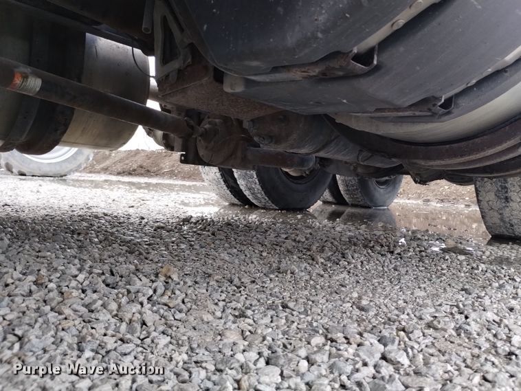 image for item EH0074 2013 Kenworth T800 semi truck