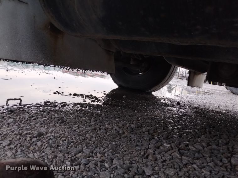 image for item EH0074 2013 Kenworth T800 semi truck