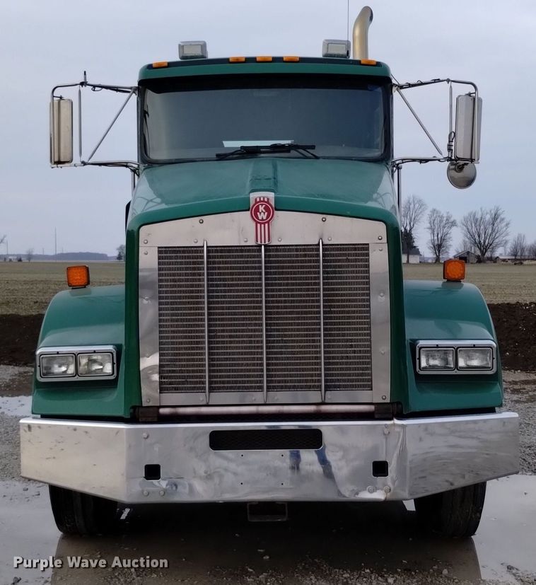 image for item EH0074 2013 Kenworth T800 semi truck