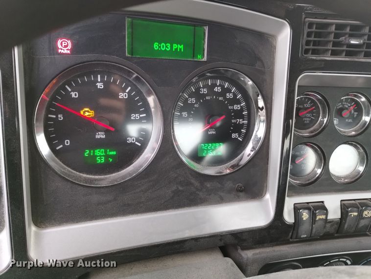 image for item EH0074 2013 Kenworth T800 semi truck