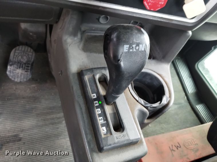 image for item EH0074 2013 Kenworth T800 semi truck