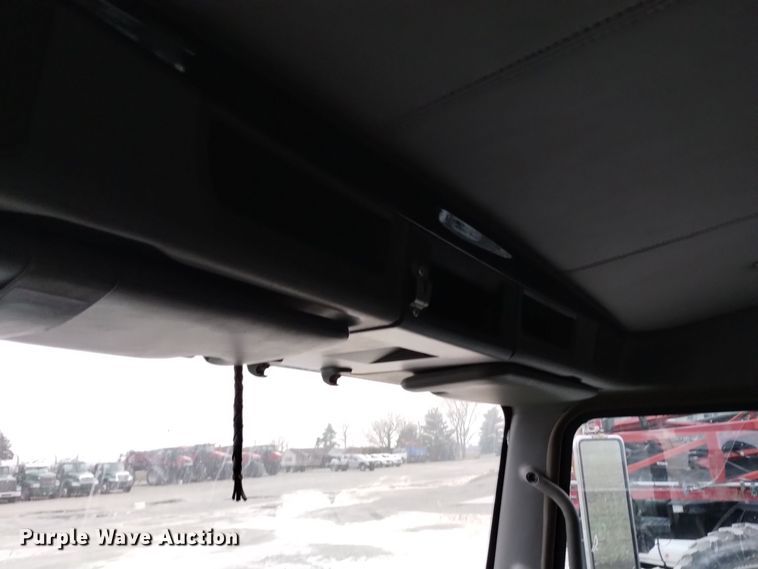 image for item EH0074 2013 Kenworth T800 semi truck